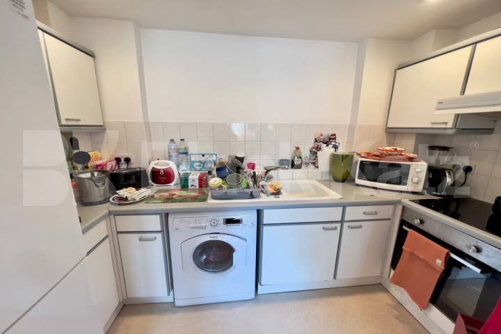 Two bedrooomed garden apartment in Pimlico Lupus Street, Pimlico